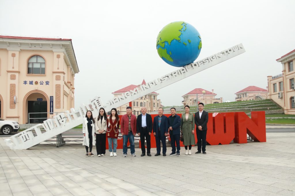 湖南省工信廳二級巡視員廖廷球考察設計小鎮、設計研究院