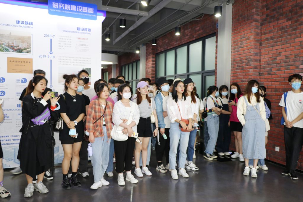 【察研觀設(shè)】山東建筑大學(xué)師生前來濟南國際創(chuàng)新設(shè)計產(chǎn)業(yè)園研學(xué)考察