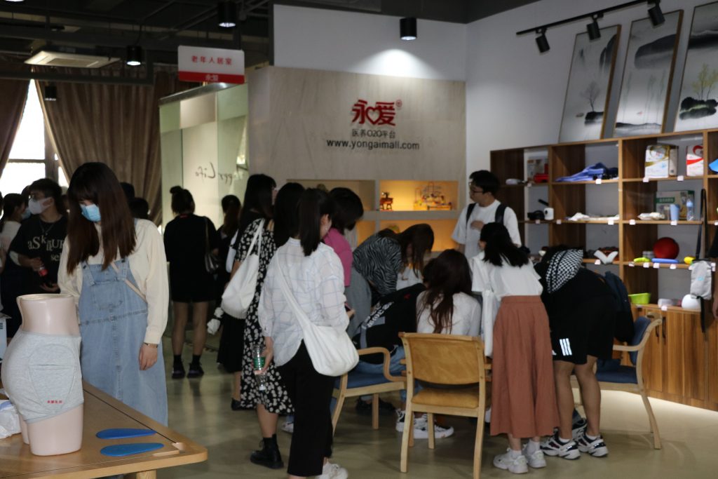 【察研觀設(shè)】山東建筑大學(xué)師生前來濟南國際創(chuàng)新設(shè)計產(chǎn)業(yè)園研學(xué)考察