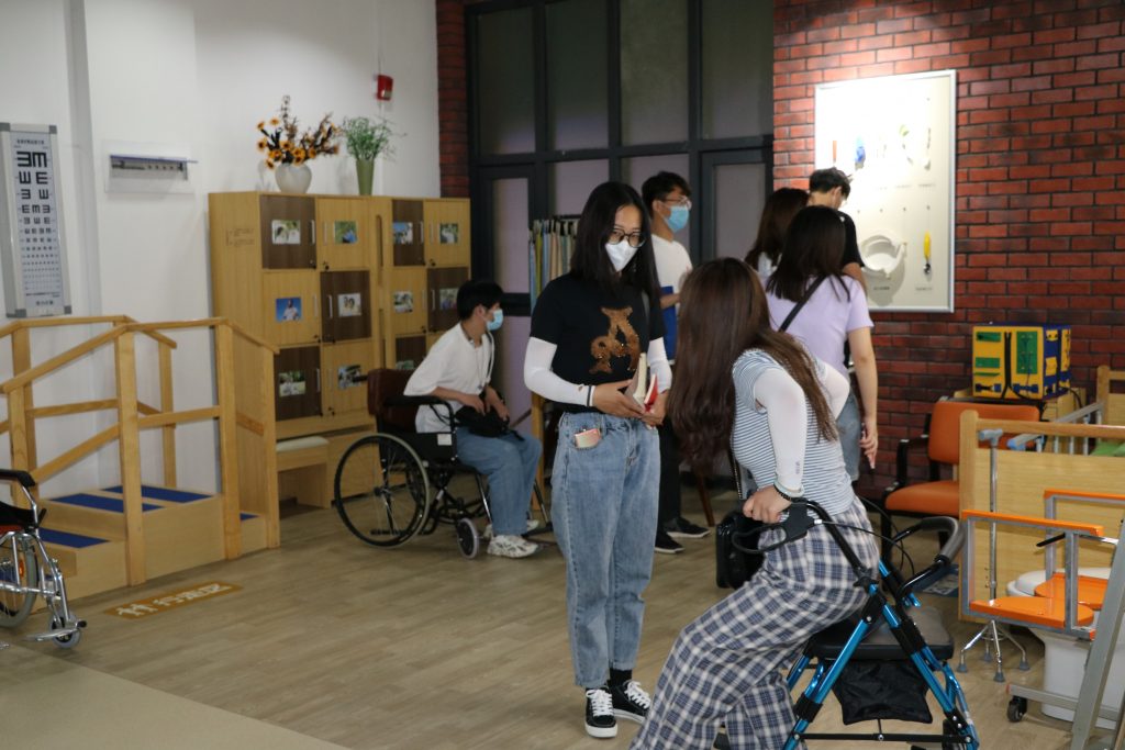 【察研觀設(shè)】山東建筑大學(xué)師生前來濟南國際創(chuàng)新設(shè)計產(chǎn)業(yè)園研學(xué)考察