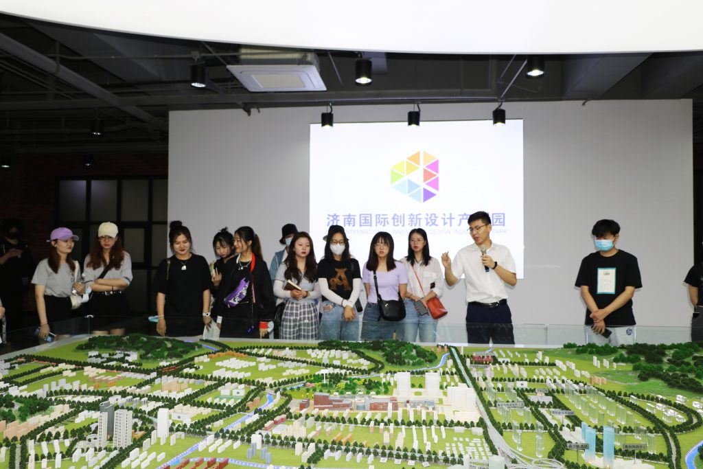 【察研觀設(shè)】山東建筑大學(xué)師生前來濟南國際創(chuàng)新設(shè)計產(chǎn)業(yè)園研學(xué)考察
