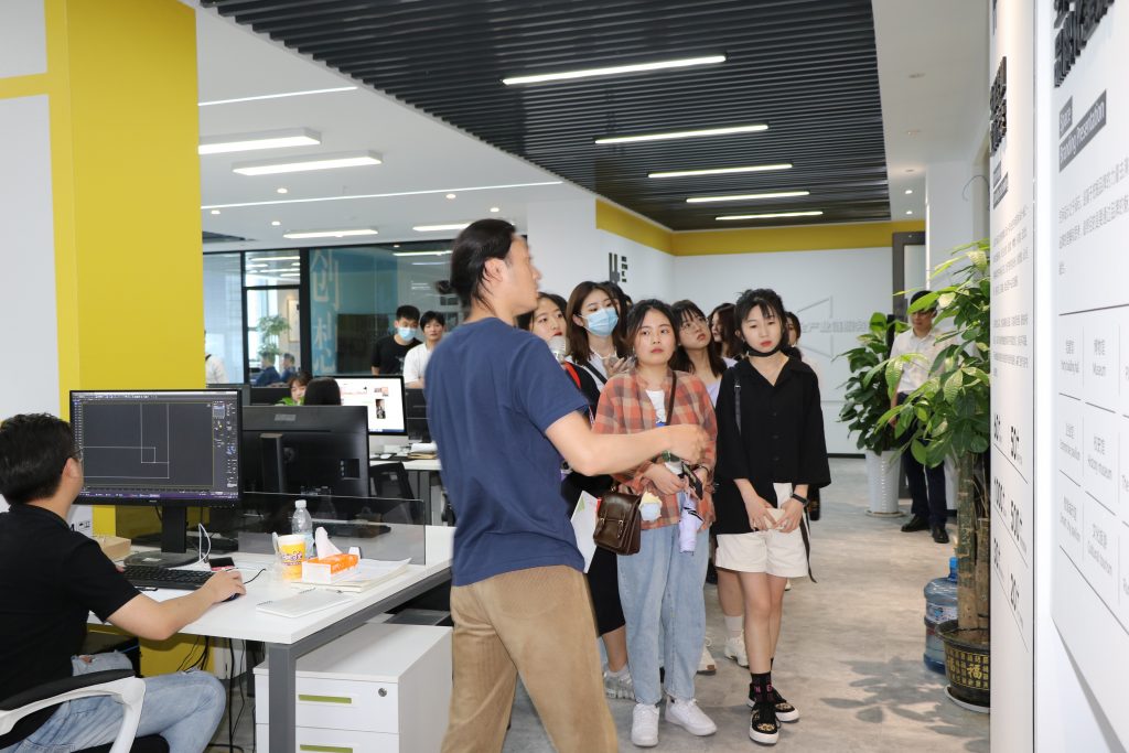 【察研觀設(shè)】山東建筑大學(xué)師生前來濟南國際創(chuàng)新設(shè)計產(chǎn)業(yè)園研學(xué)考察