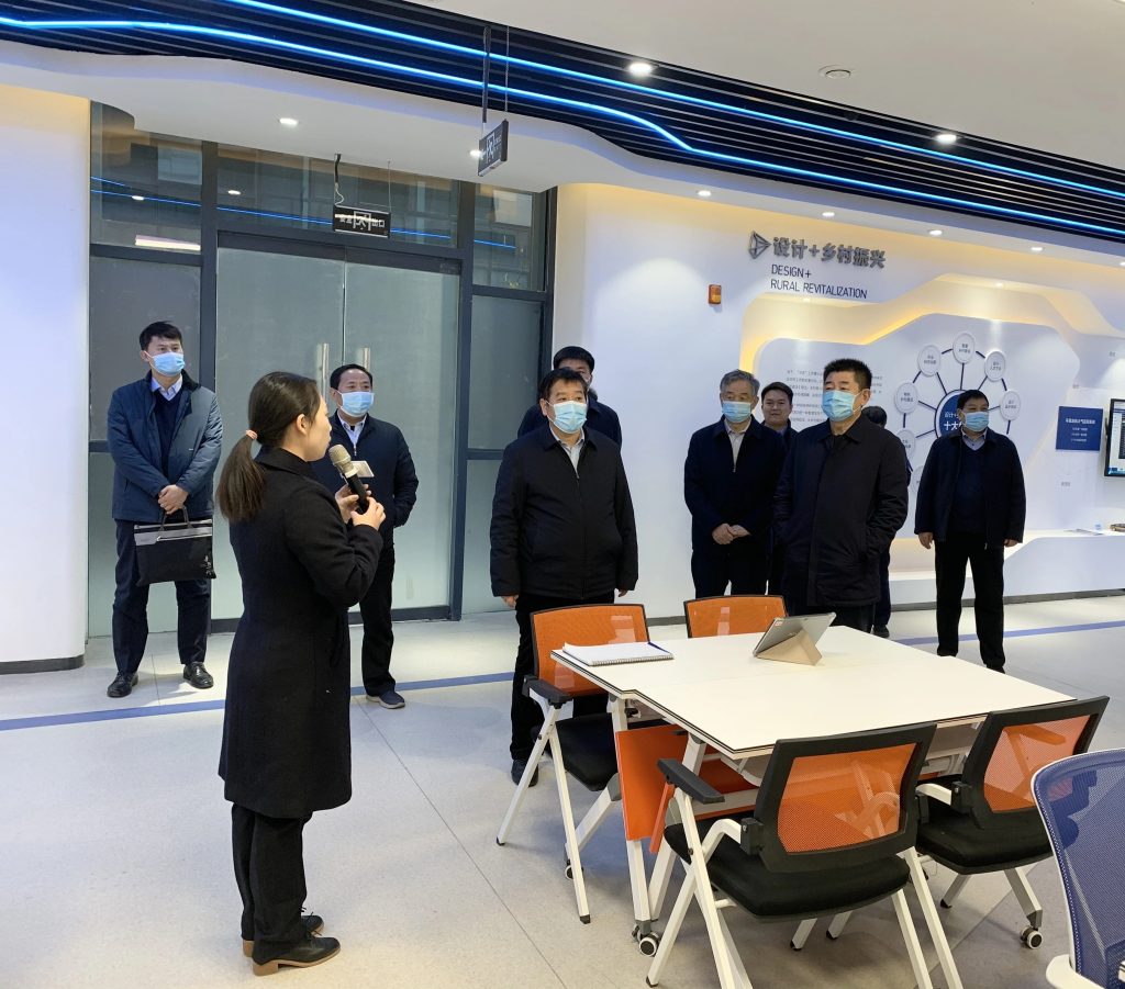 鶴壁市人大常委會主任史全新一行到中原工業(yè)設(shè)計城參觀考察