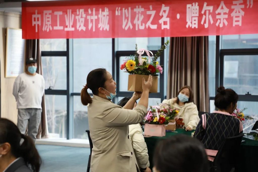 剪去浮華 | 中原工業(yè)設計城成功舉辦“以花之名·贈爾余香”花藝沙龍活動