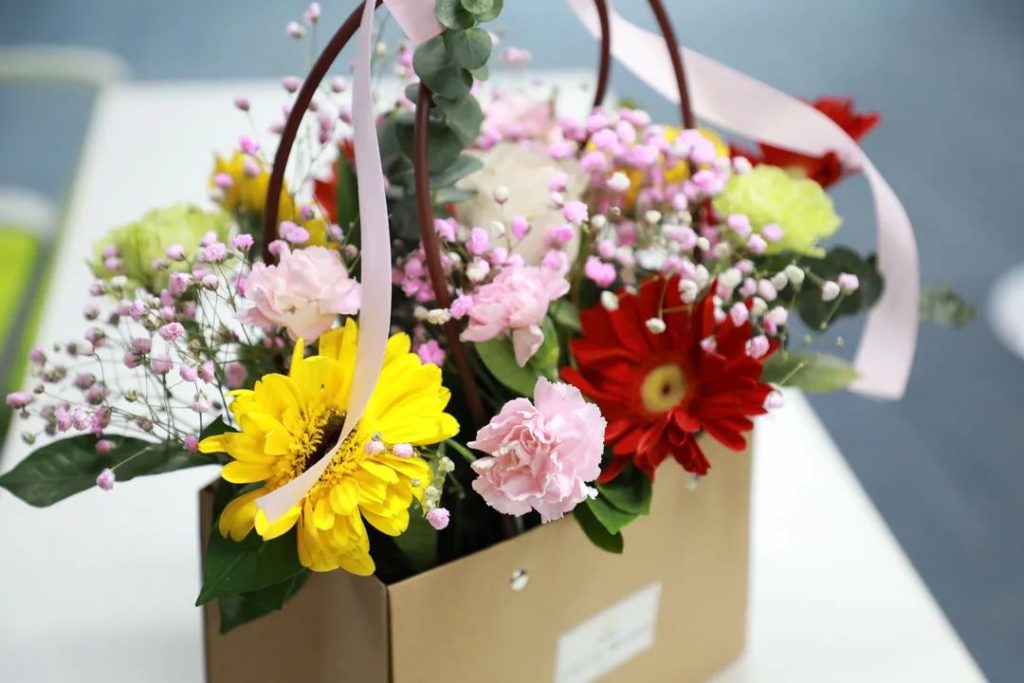 剪去浮華 | 中原工業(yè)設計城成功舉辦“以花之名·贈爾余香”花藝沙龍活動