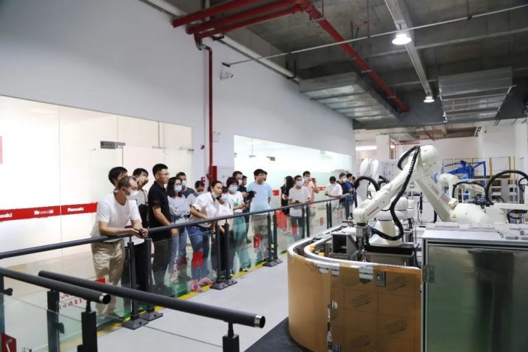 兩個(gè)月掌握工業(yè)機(jī)器人操作，設(shè)計(jì)城助力北滘培育智造人才！