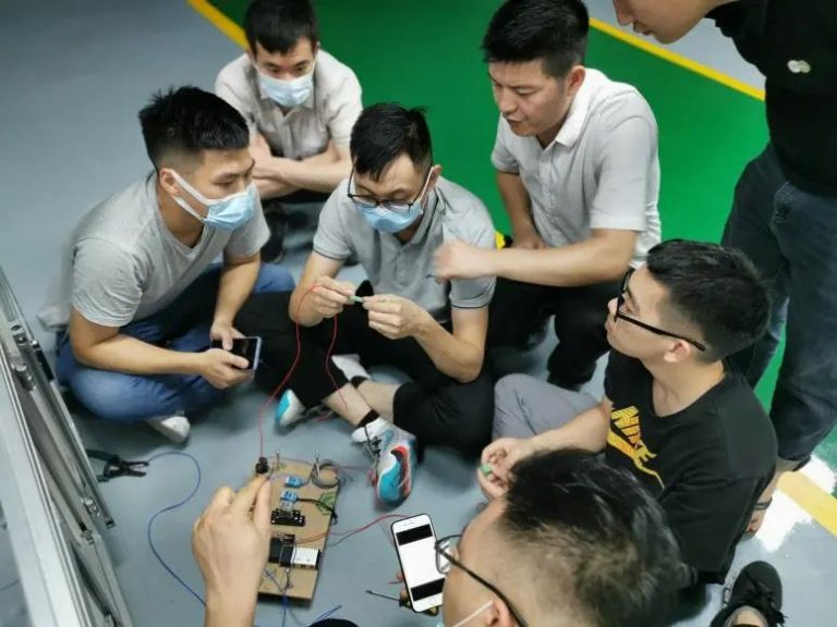 兩個(gè)月掌握工業(yè)機(jī)器人操作，設(shè)計(jì)城助力北滘培育智造人才！