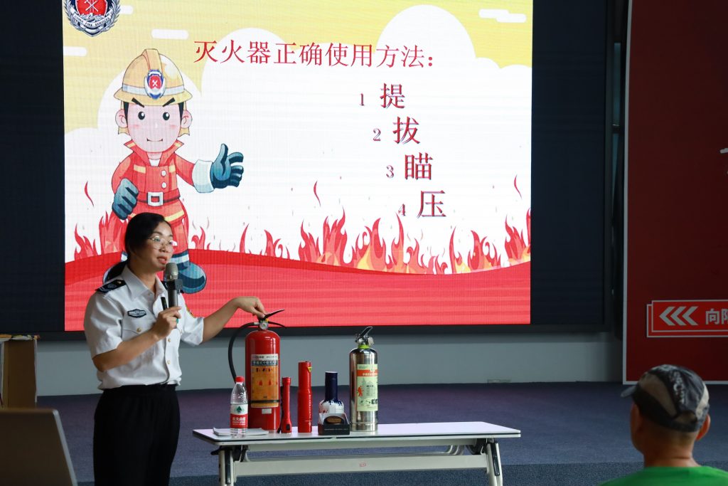 筑牢安全防線 設(shè)計城舉行消防知識培訓和演練活動