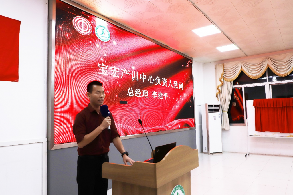 北滘鎮(zhèn)總工會(huì)工匠學(xué)院揭牌及首期工業(yè)機(jī)器人培訓(xùn)班正式開(kāi)班！