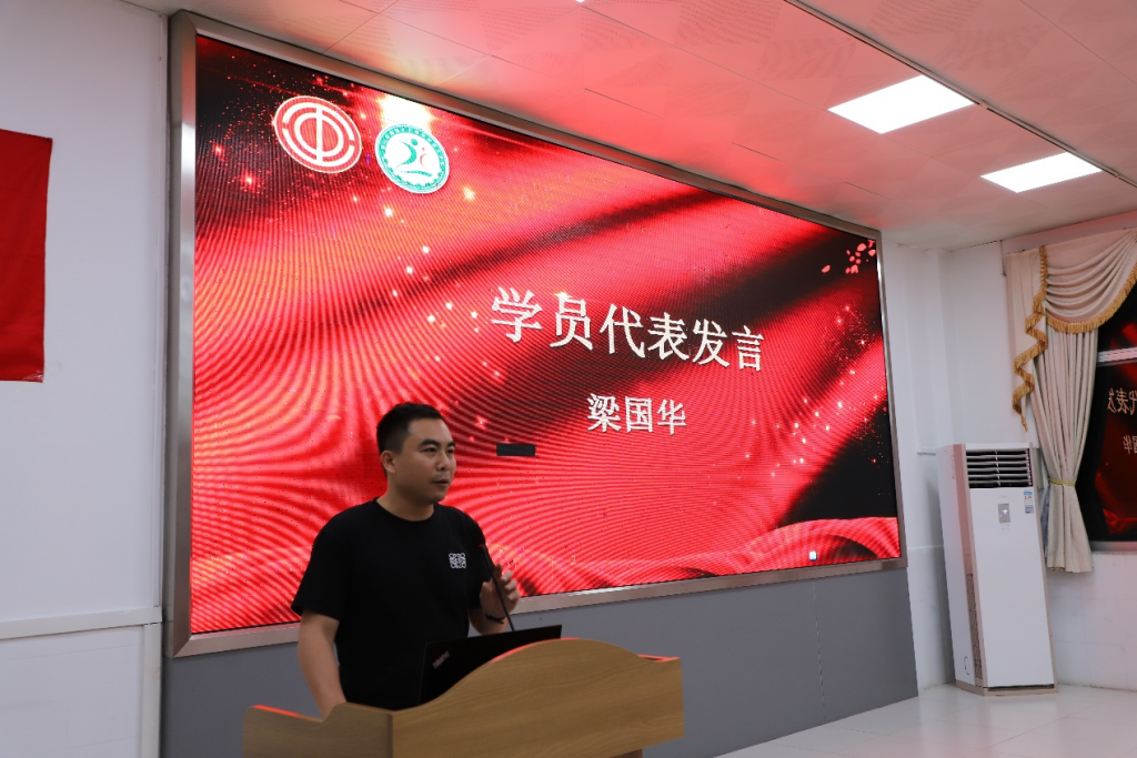 北滘鎮(zhèn)總工會(huì)工匠學(xué)院揭牌及首期工業(yè)機(jī)器人培訓(xùn)班正式開(kāi)班！